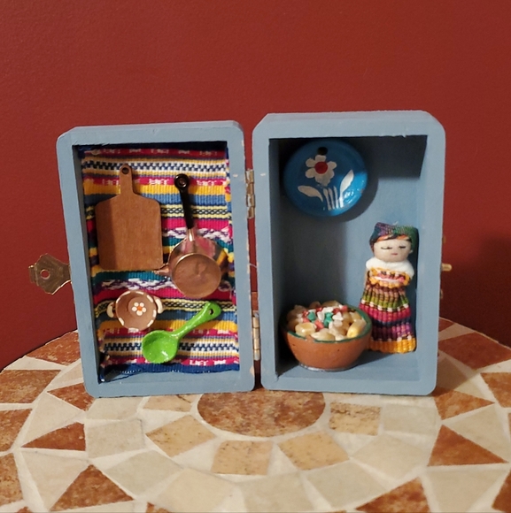New! Mexican Themed Surprise Trinket Box - Picture 1 of 3